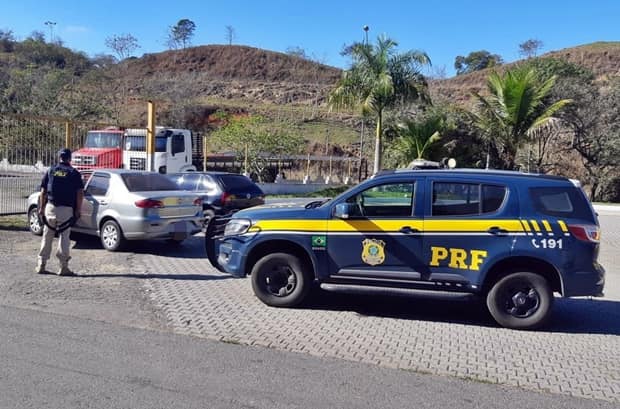 Motorista é perseguido após fuga e acaba preso pela PRF, em Barra do Piraí