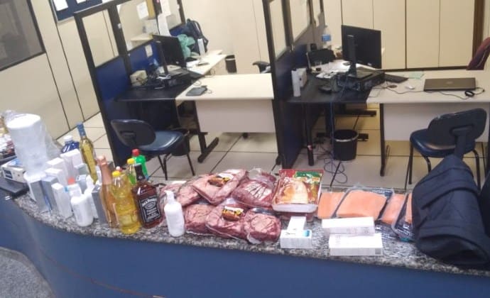 Quatro presos por furto em supermercado de Quatis