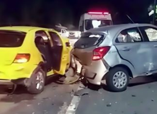 Idoso morre em acidente com três carros e moto na Rio/Santos