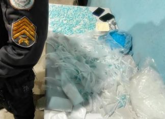 PM apreende mais de 460 pinos de cocaína após fuga em Volta Redonda