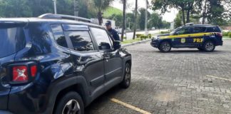 PRF apreende Jeep roubado na Dutra, em Porto Real